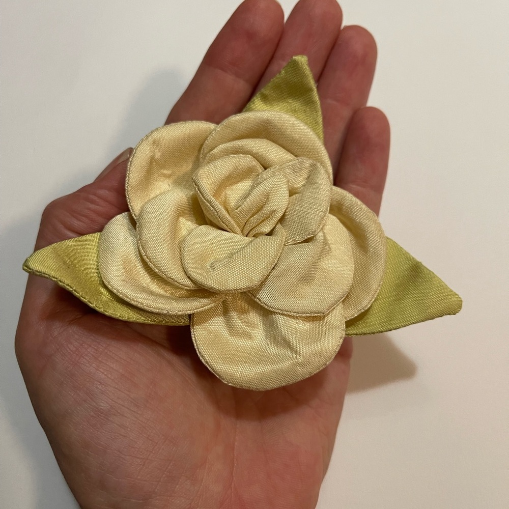 Flower Brooch Pin Easter Wedding Cream Green Silk Feminine Ladylike - Picture 3 of 6